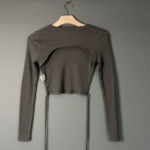 Cut out in the back long sleeve gray shirt